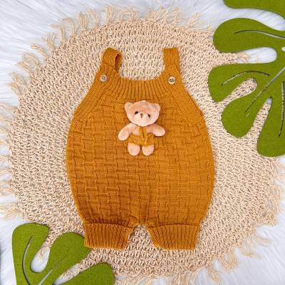 Jardineira Curta de Linha Ursinho - Mostarda Jardineira Curta de Linha Ursinho - Mostarda